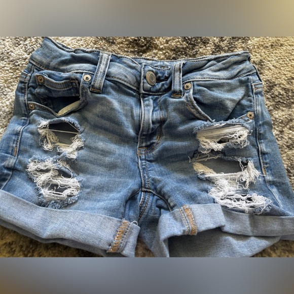 American Eagle Ripped medium wash jean shorts removable lace pockets Size: 4 - Picture 2 of 5